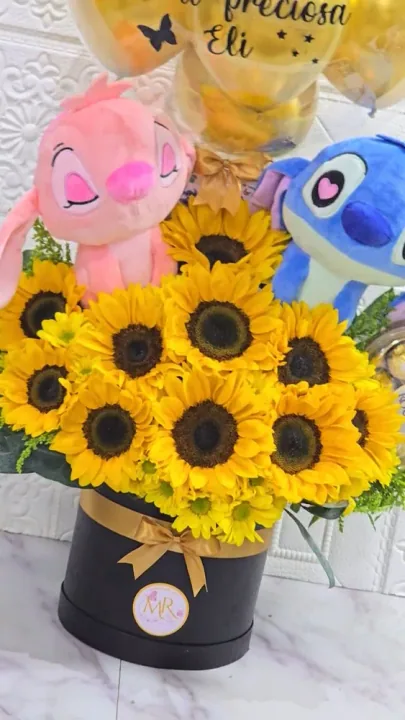 Girasoles con Pareja de stitch y chocolates miniatura 2
