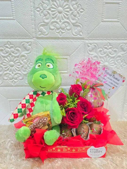 Regalo de navidad con fresas y peluche — 4