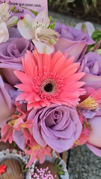 Regalo de navidad con flores miniatura 2
